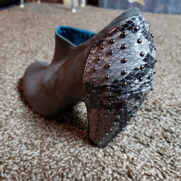 London Rebel Booties - Picture 2 of 6